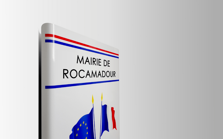 Comment pavoiser et afficher devise republique sur mairies