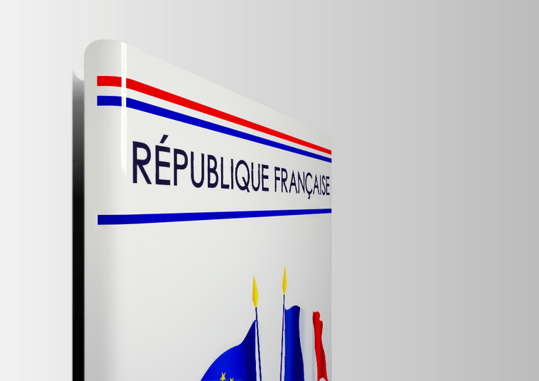 Pavoisement mairie avec devise republique francaise